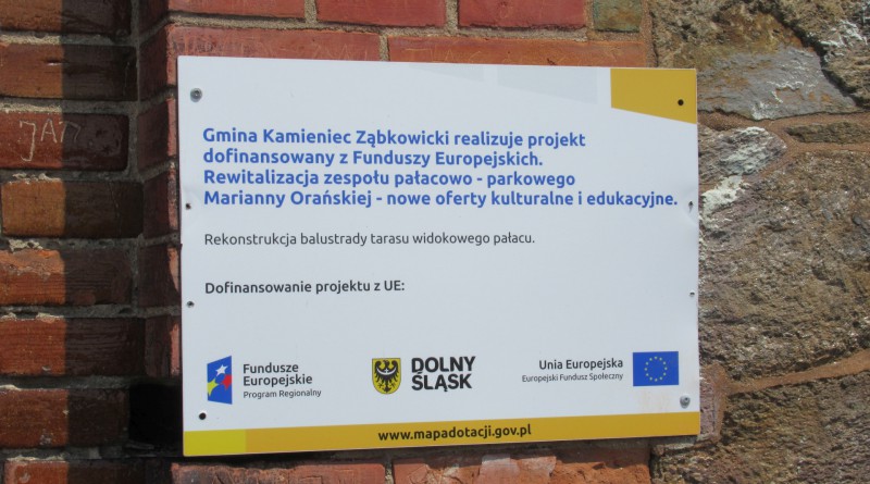 Tablica informacyjna o funduszach europejskich / Grzegorz W. Tężycki / creativecommons.org/licenses/by-sa/4.0
