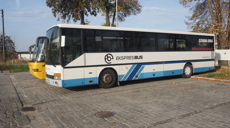 Autobus na dworcu w Trzebnicy
