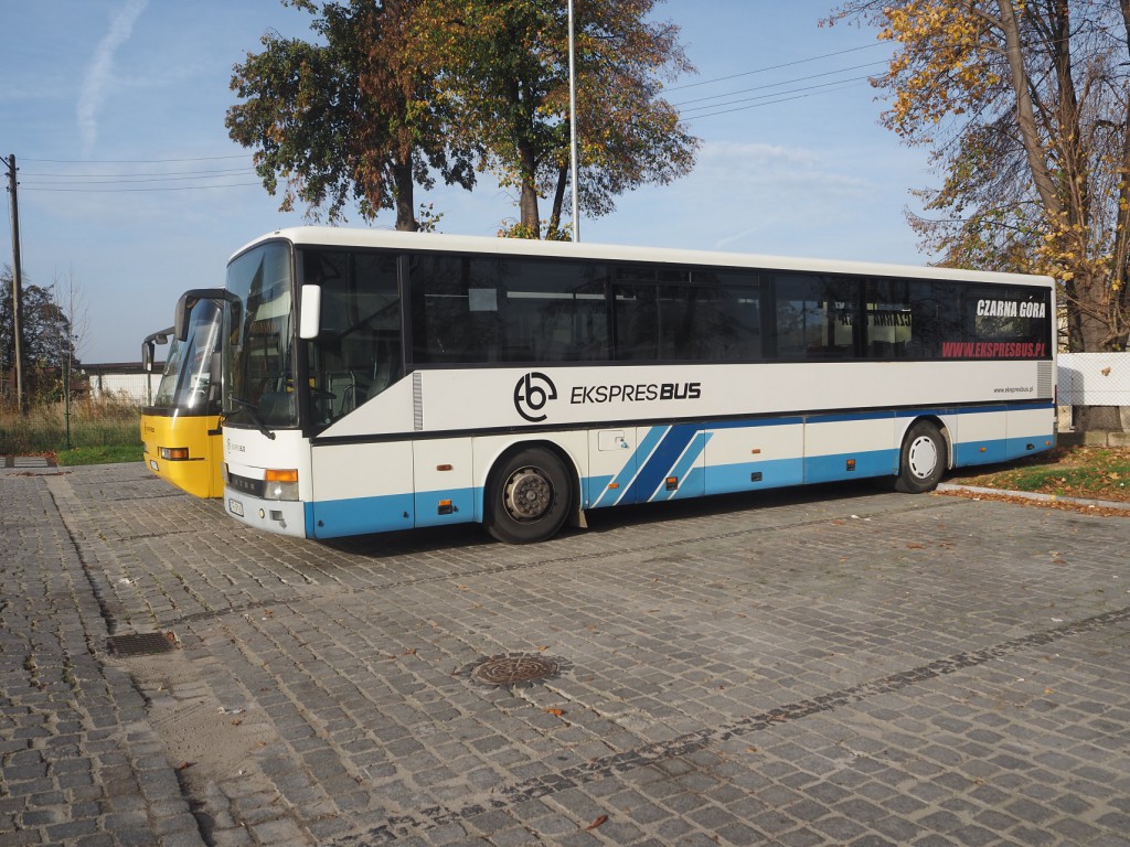 Autobus firmy Ekspres Bus w Trzebnicy