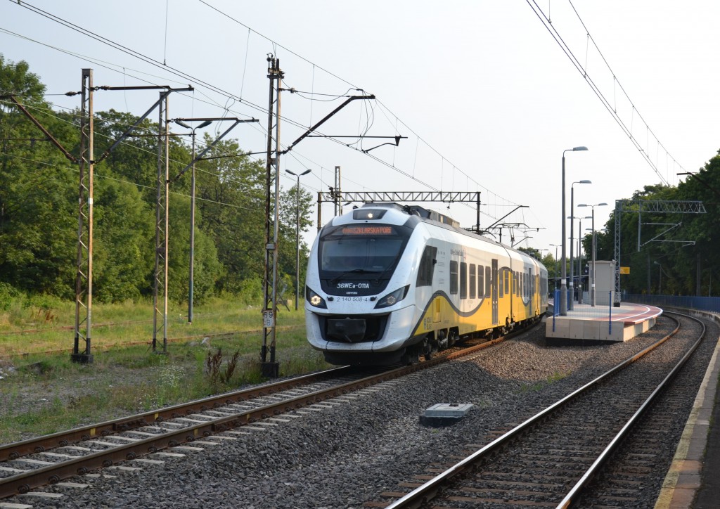 Pociąg Kolei Dolnośląskich na stacji Wałbrzych Miastro / Lichen99 / CC-BY-SA 3.0 PL