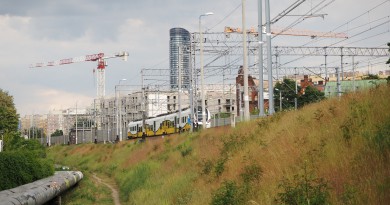 Nasyp kolejowy w okolicach węzła grabiszyńskiego we Wrocławiu