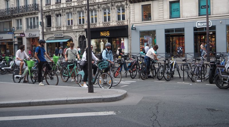 Rowery w Paryżu. Rowerowa rewolucja w stolicy Francji trwa